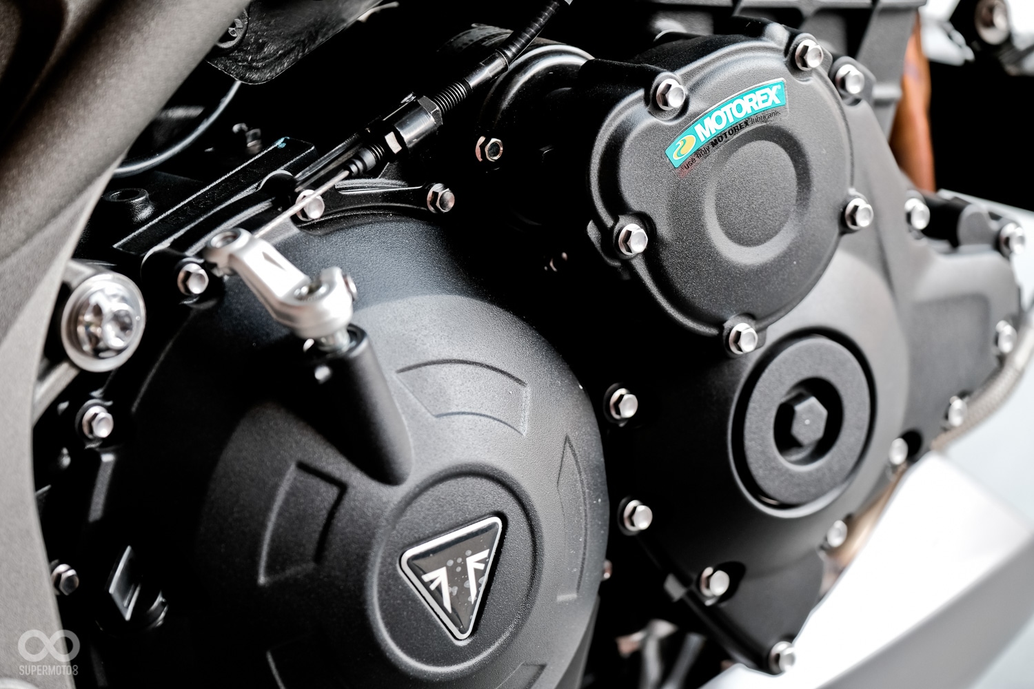 104項革新的1050c.c.三缸引擎,動力輸出提升3.7%至140PS