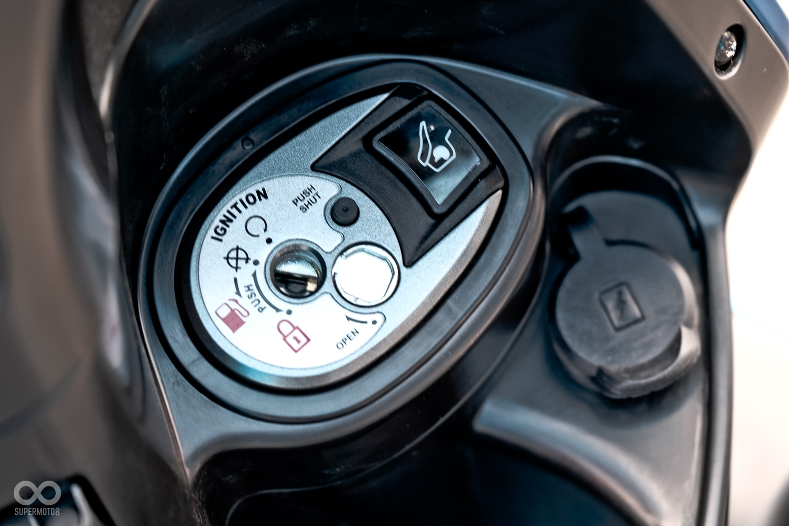 全新的鎖頭組並非使用一般公版按鍵