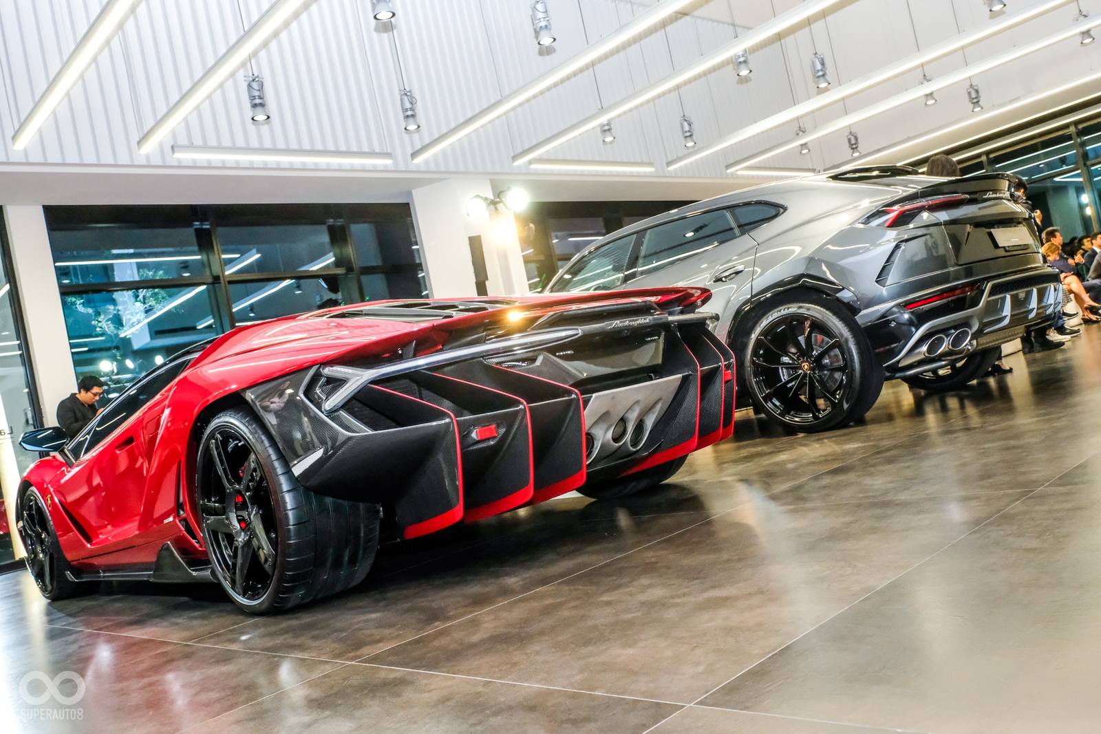 展示間內部裝潢相當明亮、大器