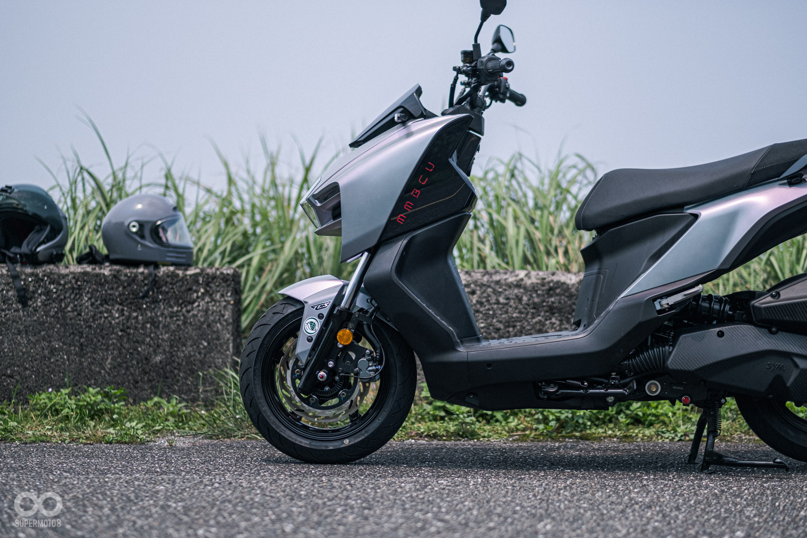 前置腳空間寬大，具有斜踏位置