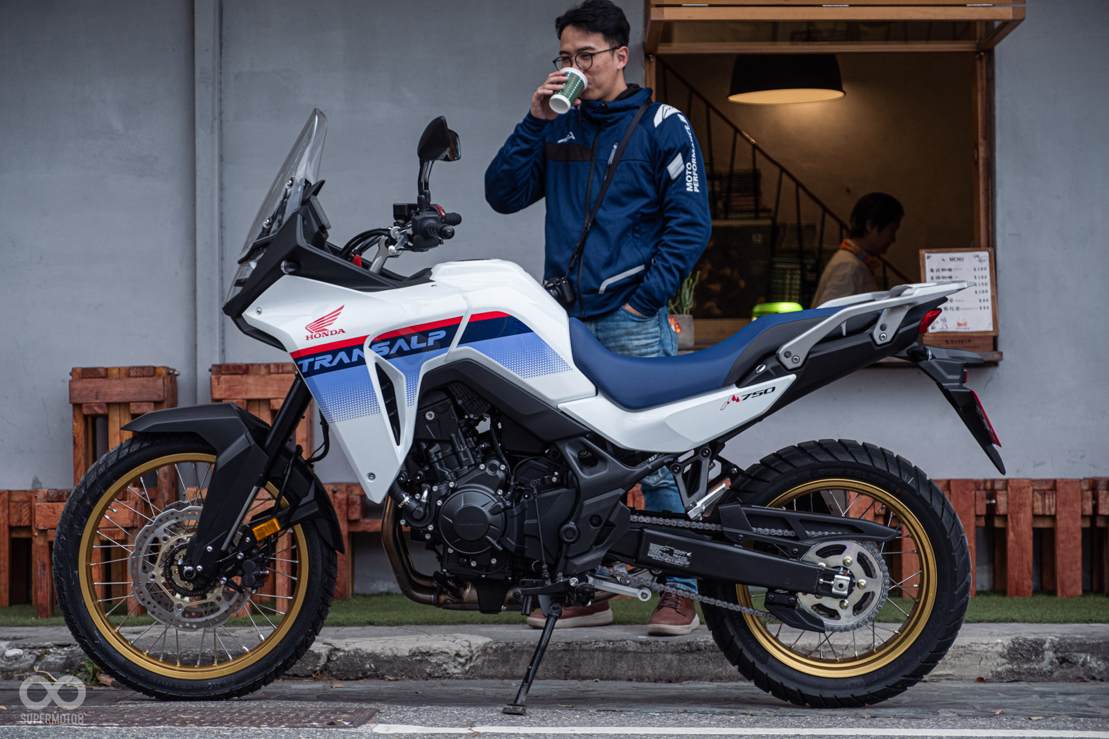 前叉給予預載可調功能,誠意十足