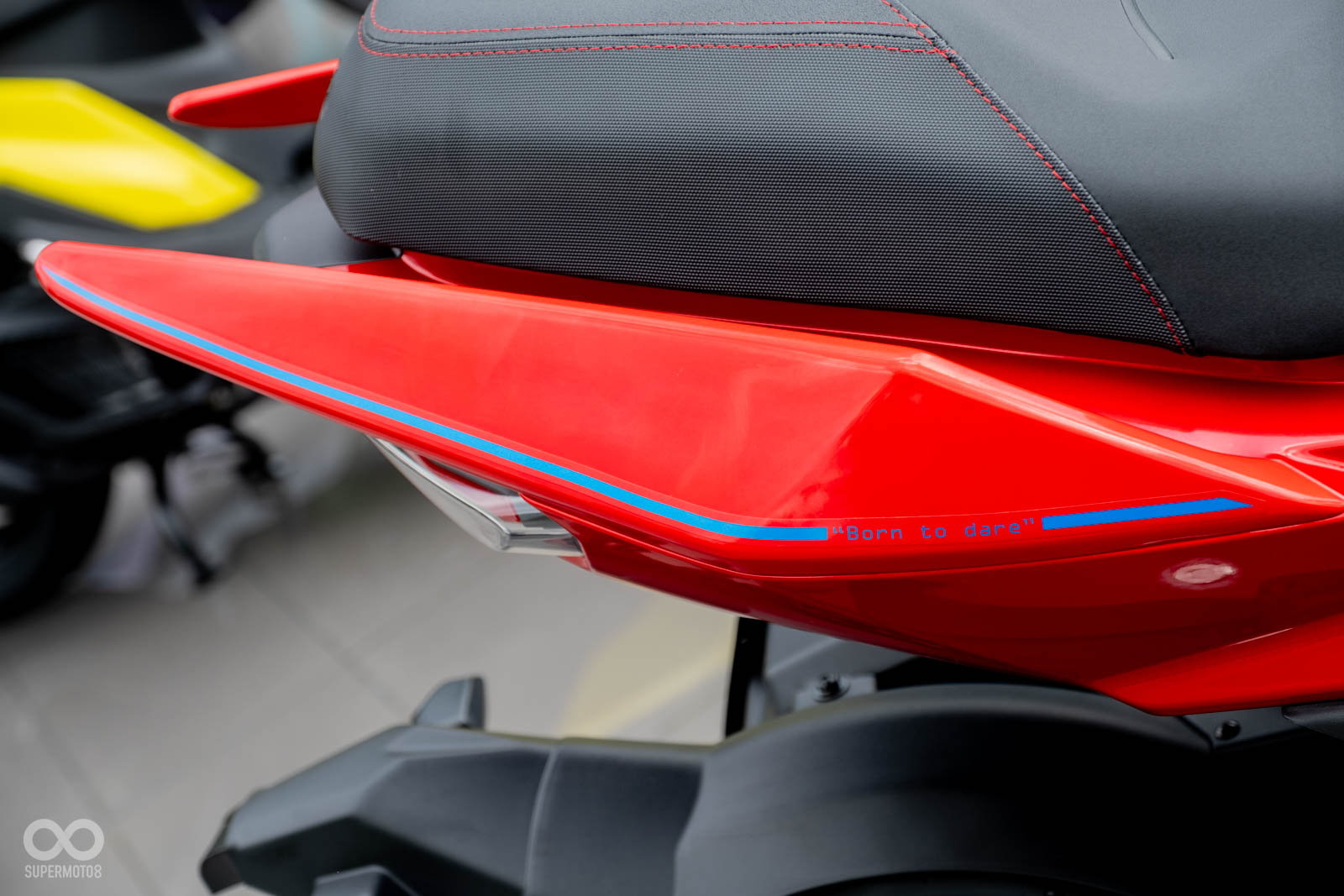 DRG 158車身上也能看到和Street Fighter相同的標語彩貼