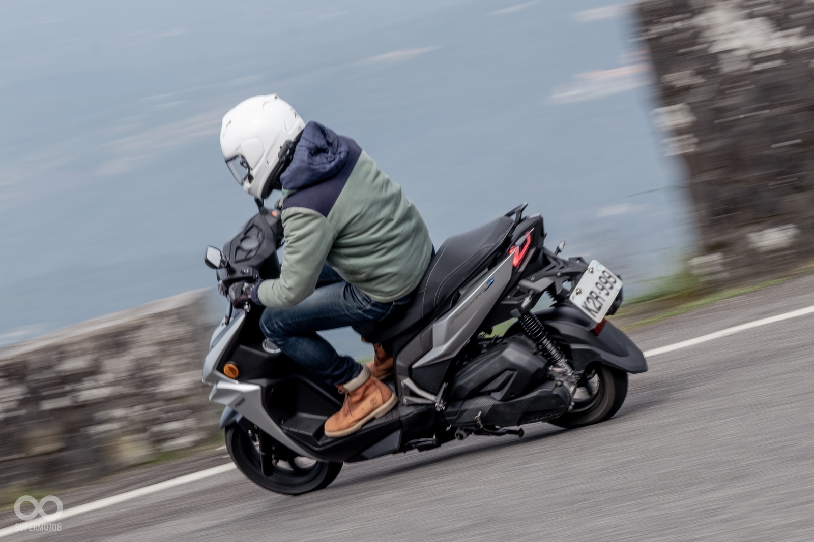 不同於G6的高重心配置，Racing S在彎道處理上更顯穩健，無論是什麼樣的彎角都能放心的傾倒