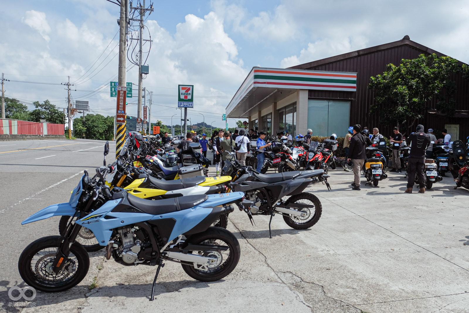 週三剛發表的DR-Z4系列，馬上在週末亮相於車主活動