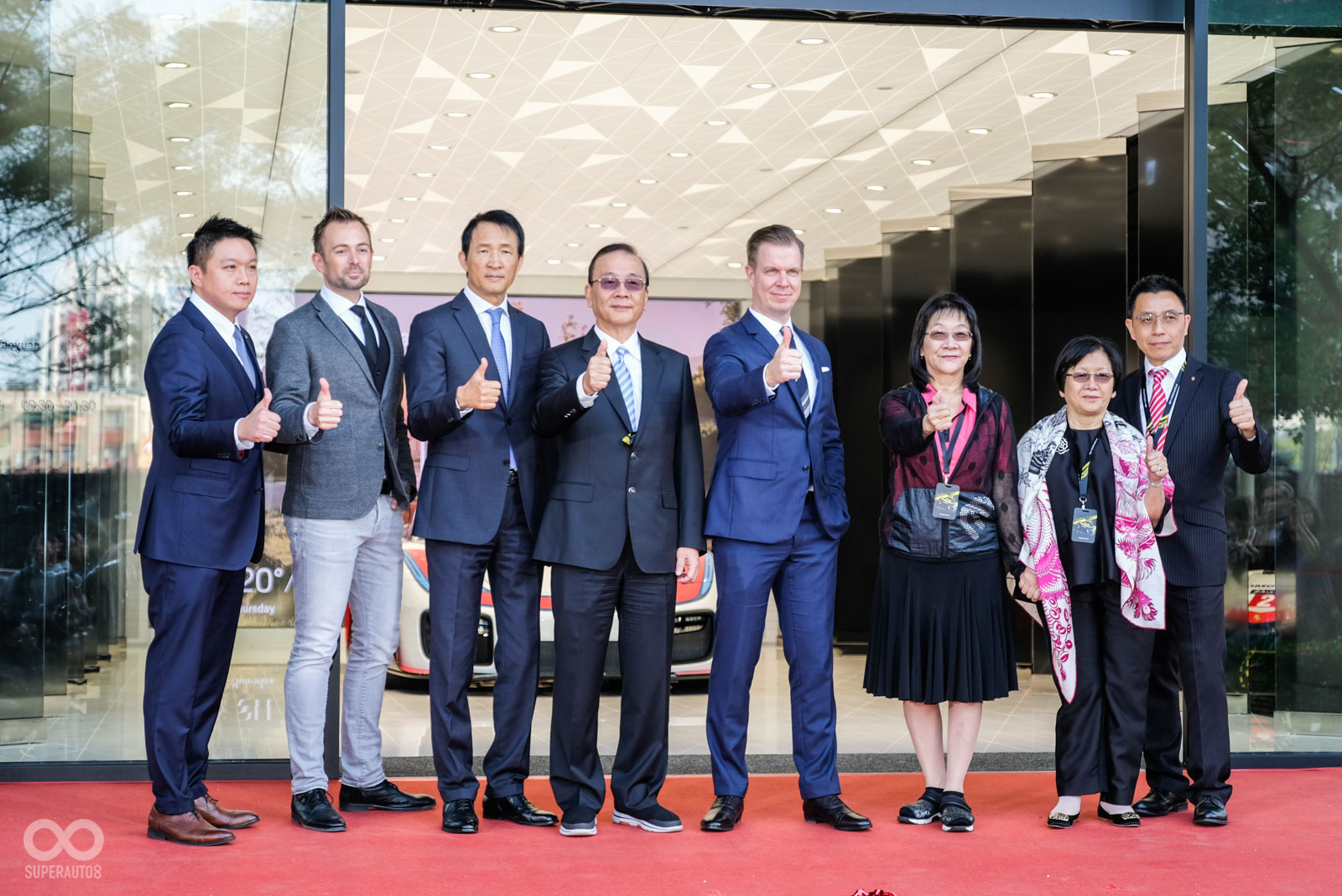 台灣保時捷CEO Mathias Busse親自為全新概念店揭幕