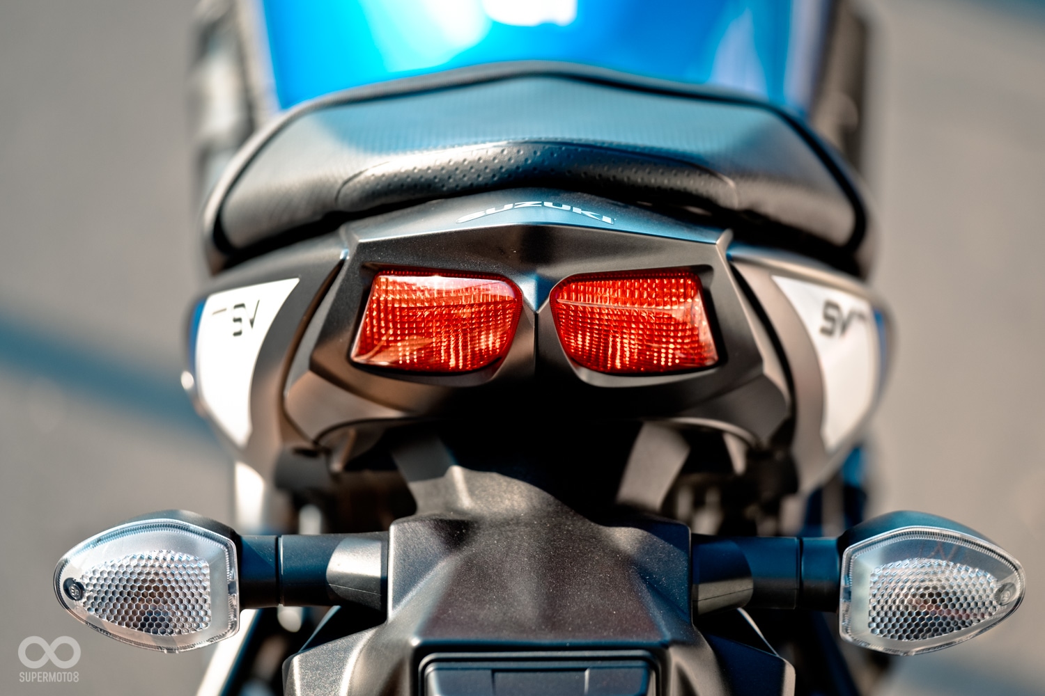 尾燈組則是採分離式全LED燈具的設計,造型與當家跑車呼應,運動性十足