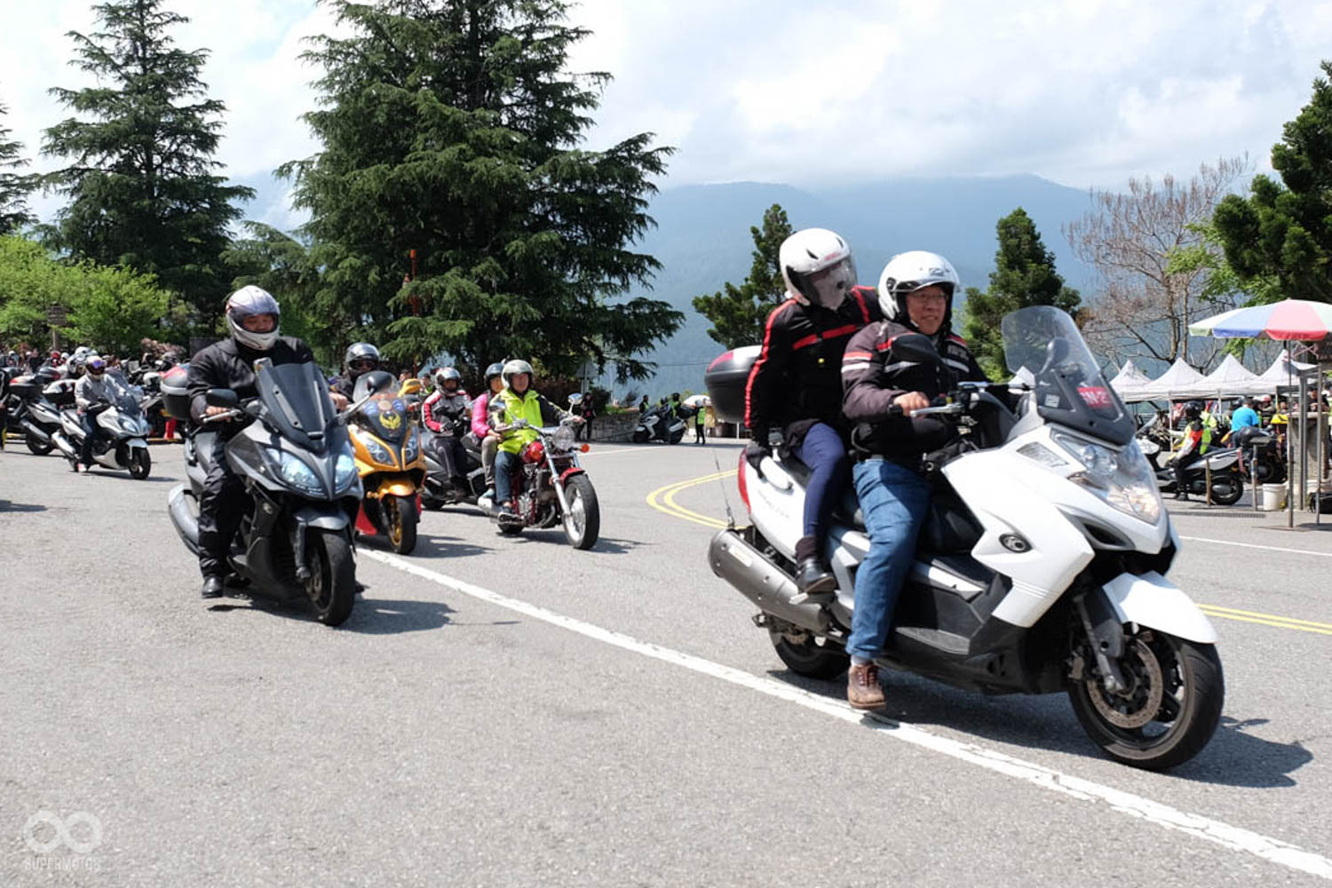 能騎著愛車帶著心愛的人一同出遊,應該是愛車人生命中最開心的事吧
