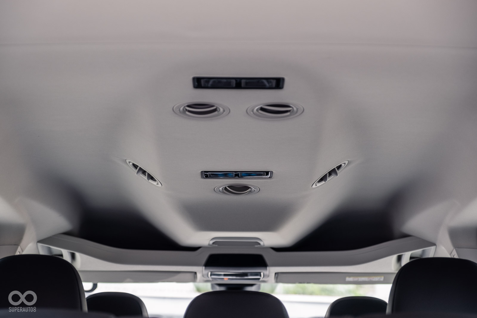 車頂出風口是本世代大幅提升舒適度的關鍵之一