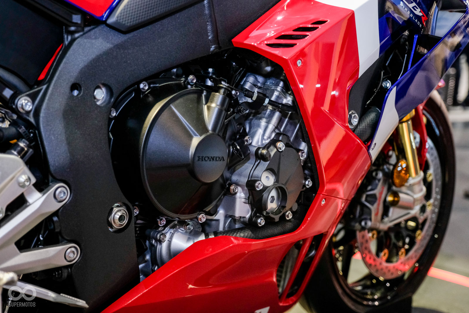 外媒也猜測HONDA可能會把RR-R的引擎修改後下放到CB1000R上頭