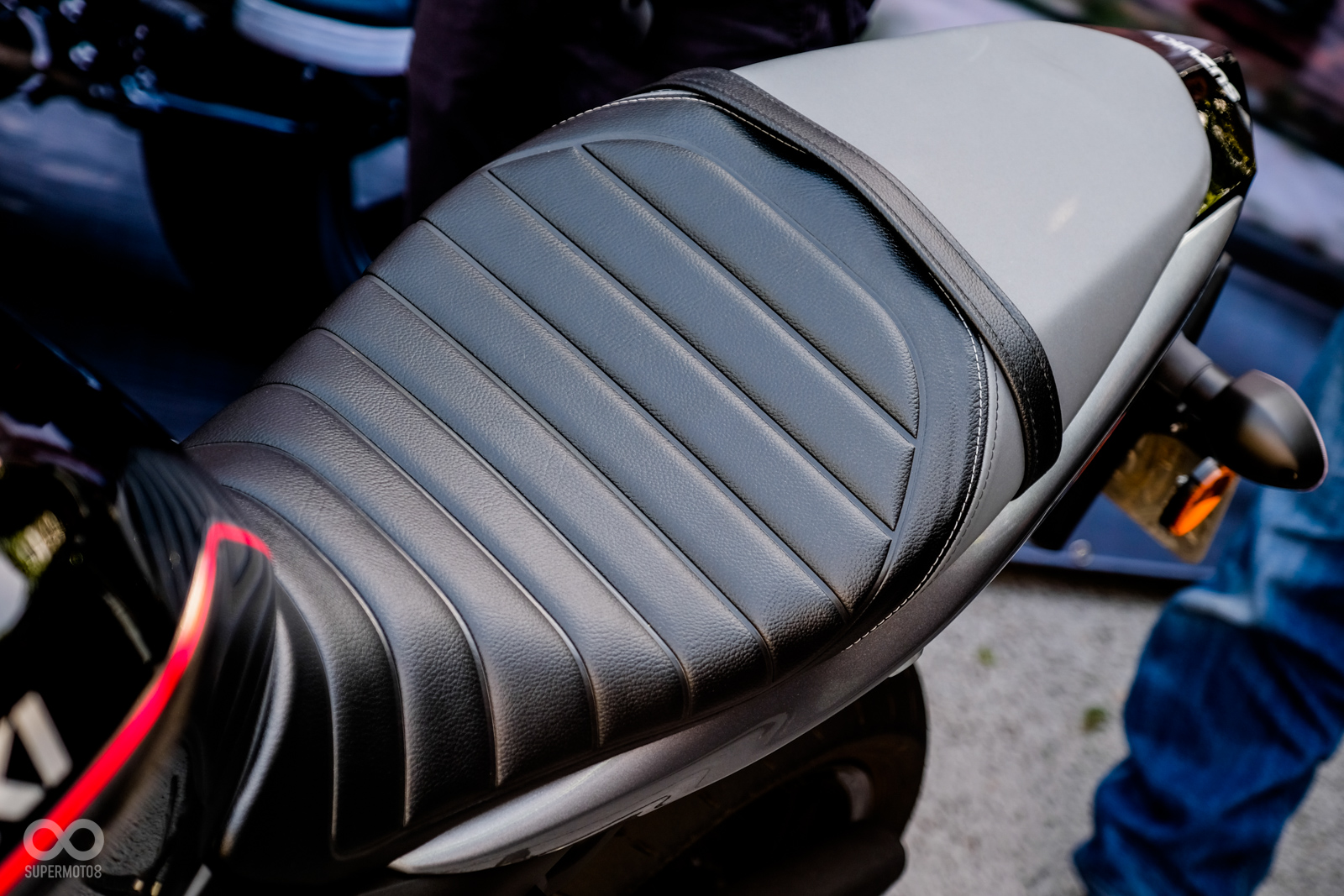 毛毛蟲椅墊絕對是復古車不可或缺的元素之一