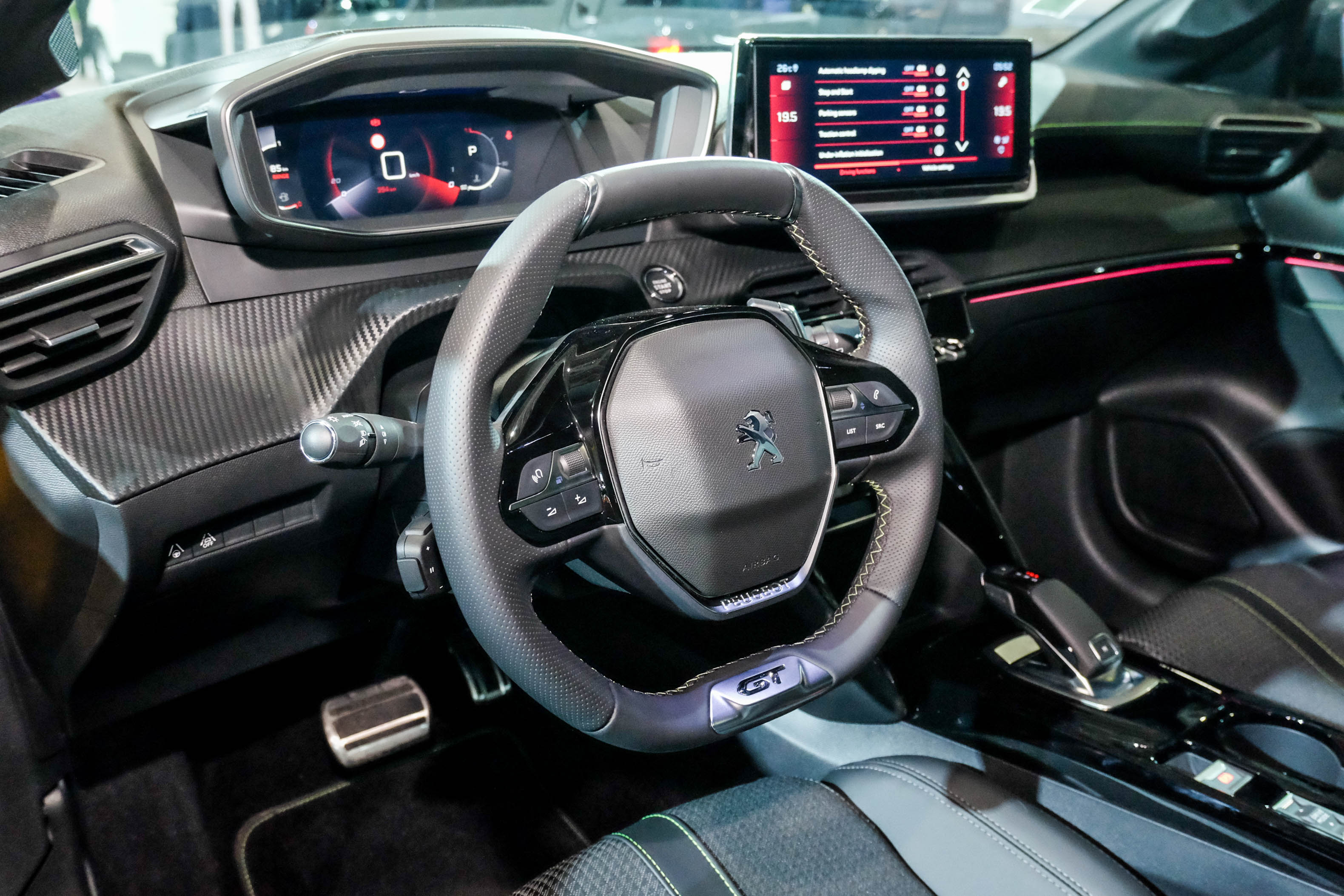 內裝風格更為科技前衛,展現出十足的科技質感