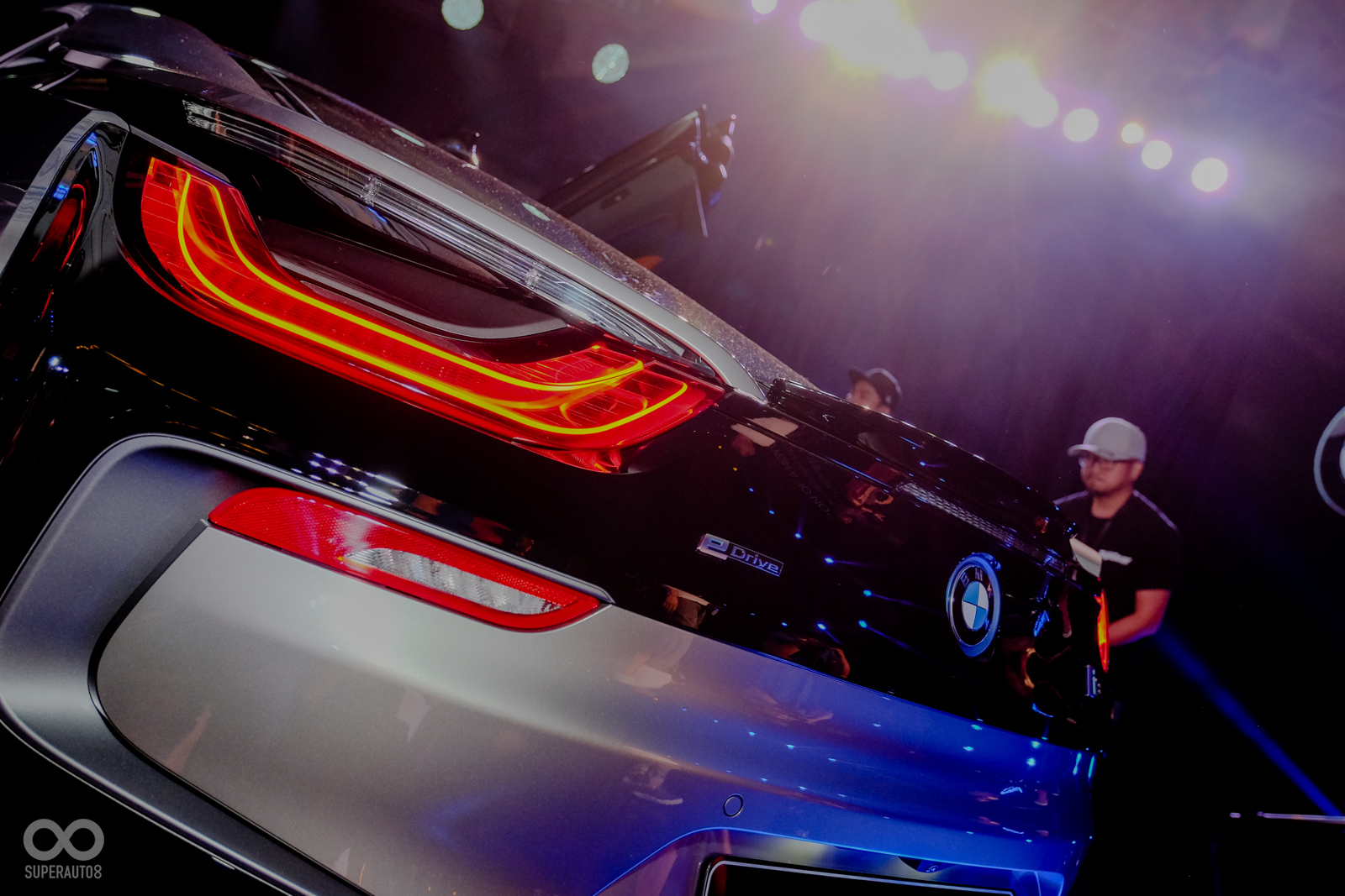 碳纖維座艙與與鋁合金底盤造就了優異操駕表現