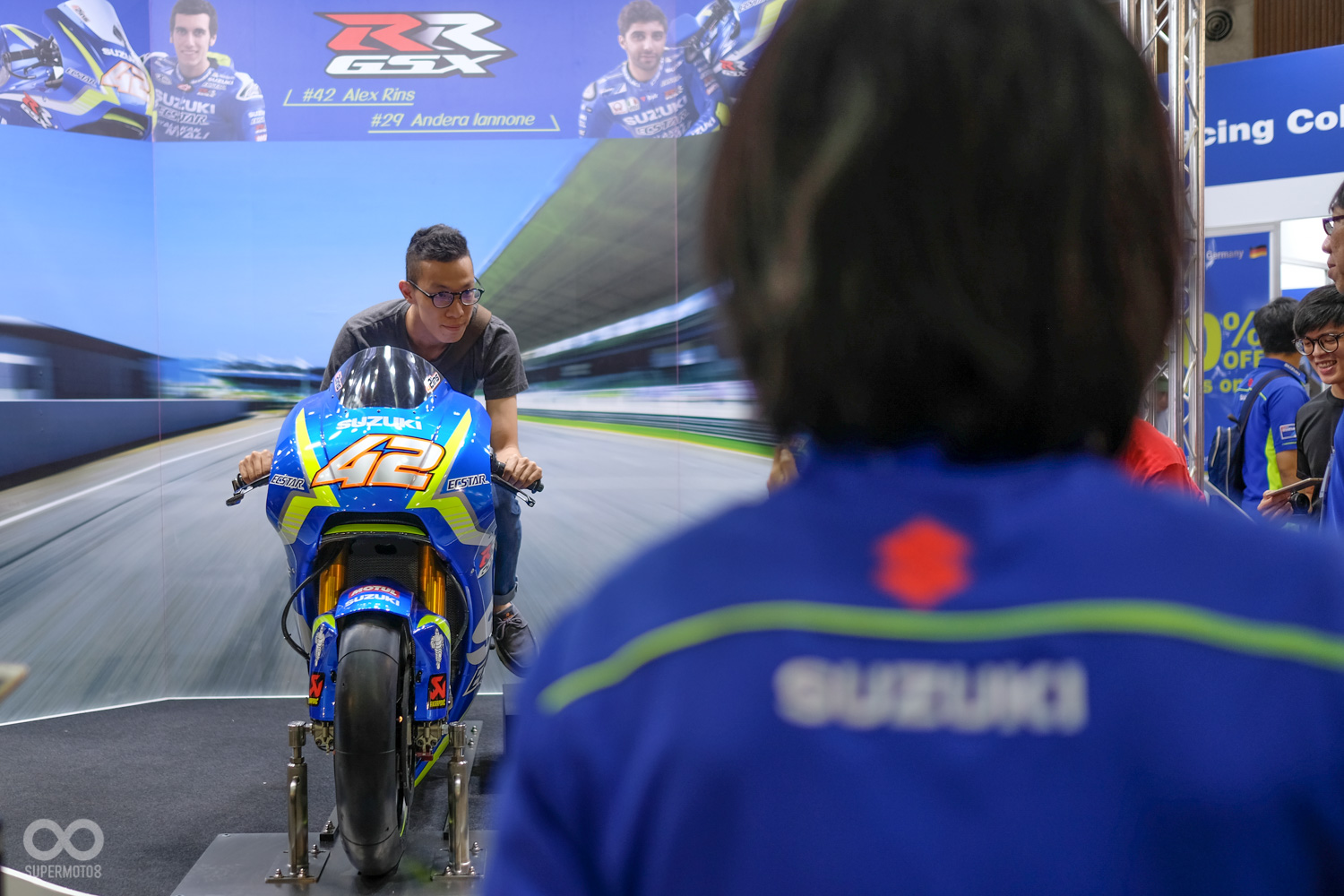 日本SUZUKI為展現對台灣市場的支持,將現役MOTOGP 42號Alex Rins 車手的工廠賽車,運送來台灣參展