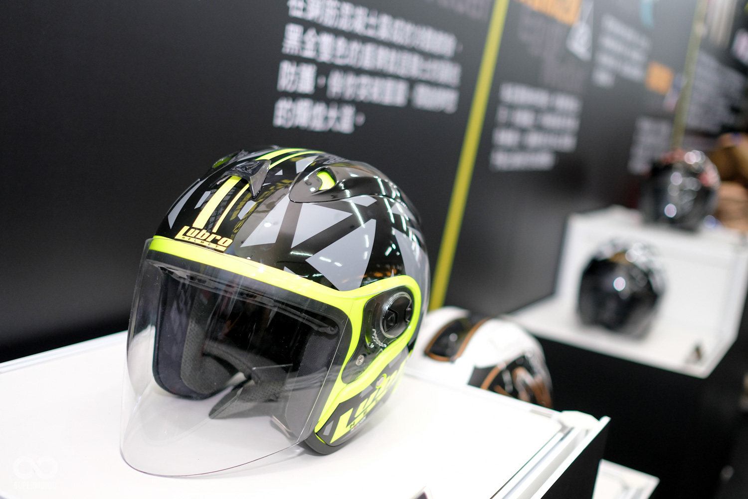 由義大利專業設計工作室 M8DESIGN操刀設計的6款LUBRO安全帽全新花色