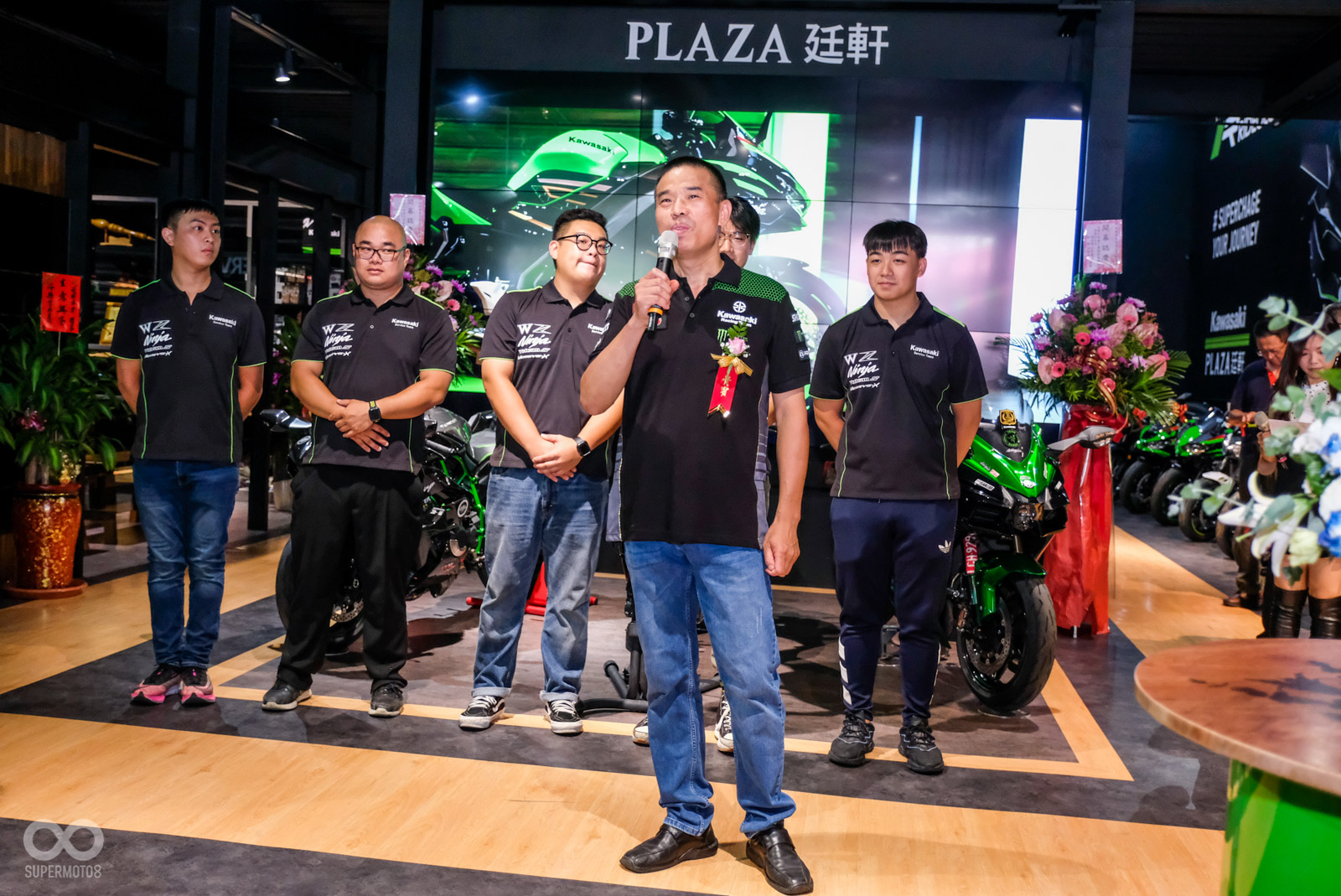 廷軒二輪銷售團隊，正式宣佈KAWASAKI PLAZA開幕