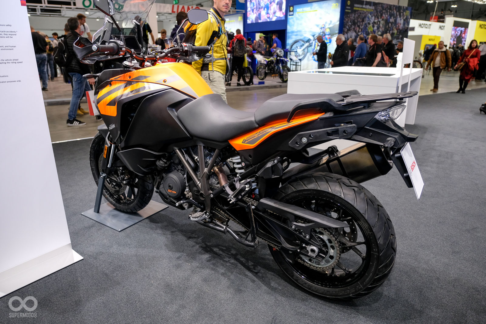 這輛1290雖然看起來相當一般,但內部可是暗藏玄機