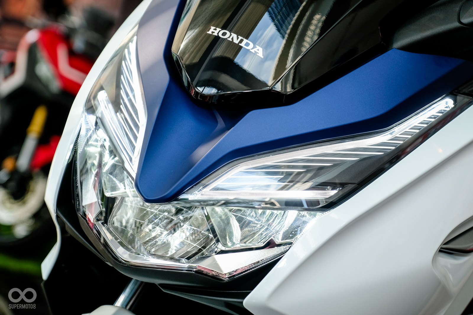 全新HONDA NSS 300,車頭的日行燈相當霸氣