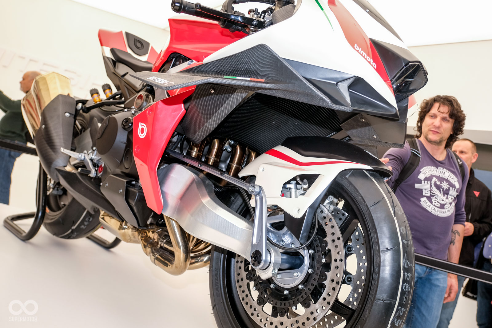 輪轂中心轉向機構看起來頗有異形的感覺