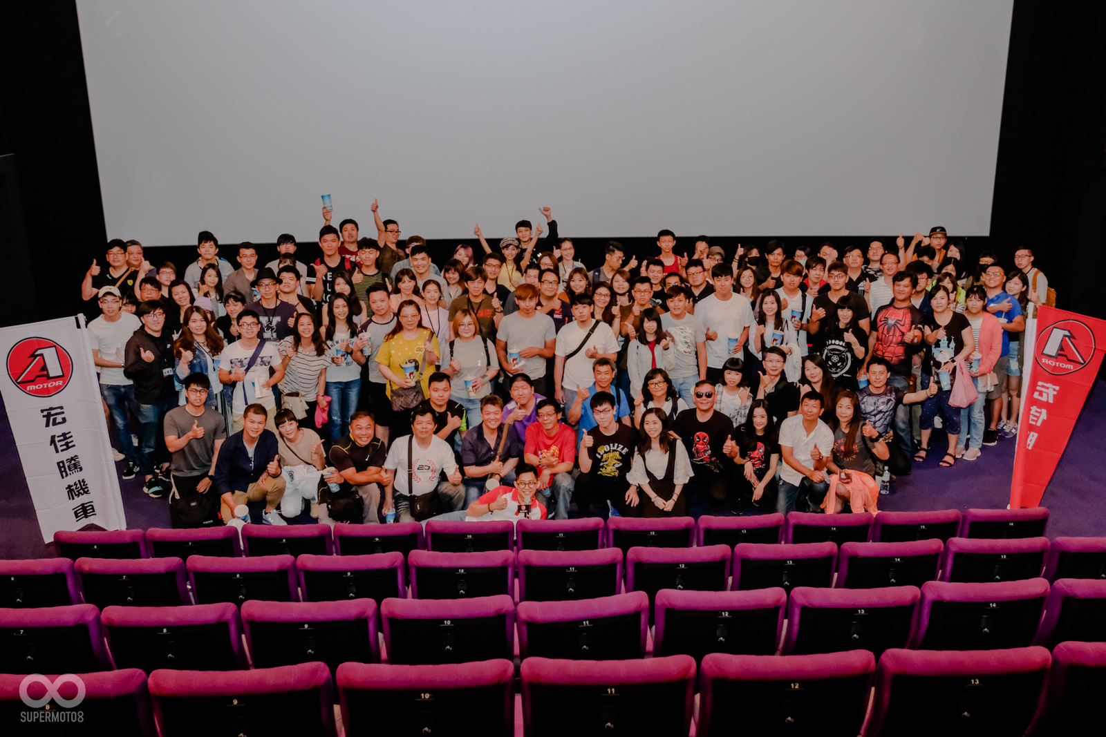 活動圓滿落幕,全體於影城內開心合照