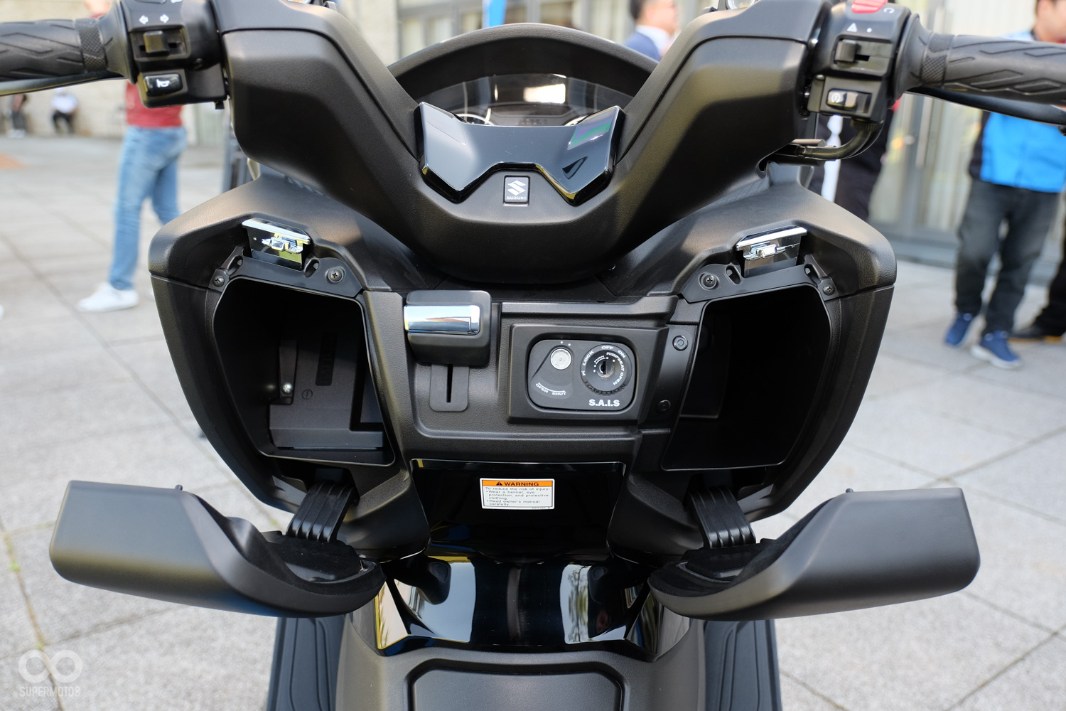 前方兩置物盒的的綜合容積居然有6.3L,實在是相當驚人