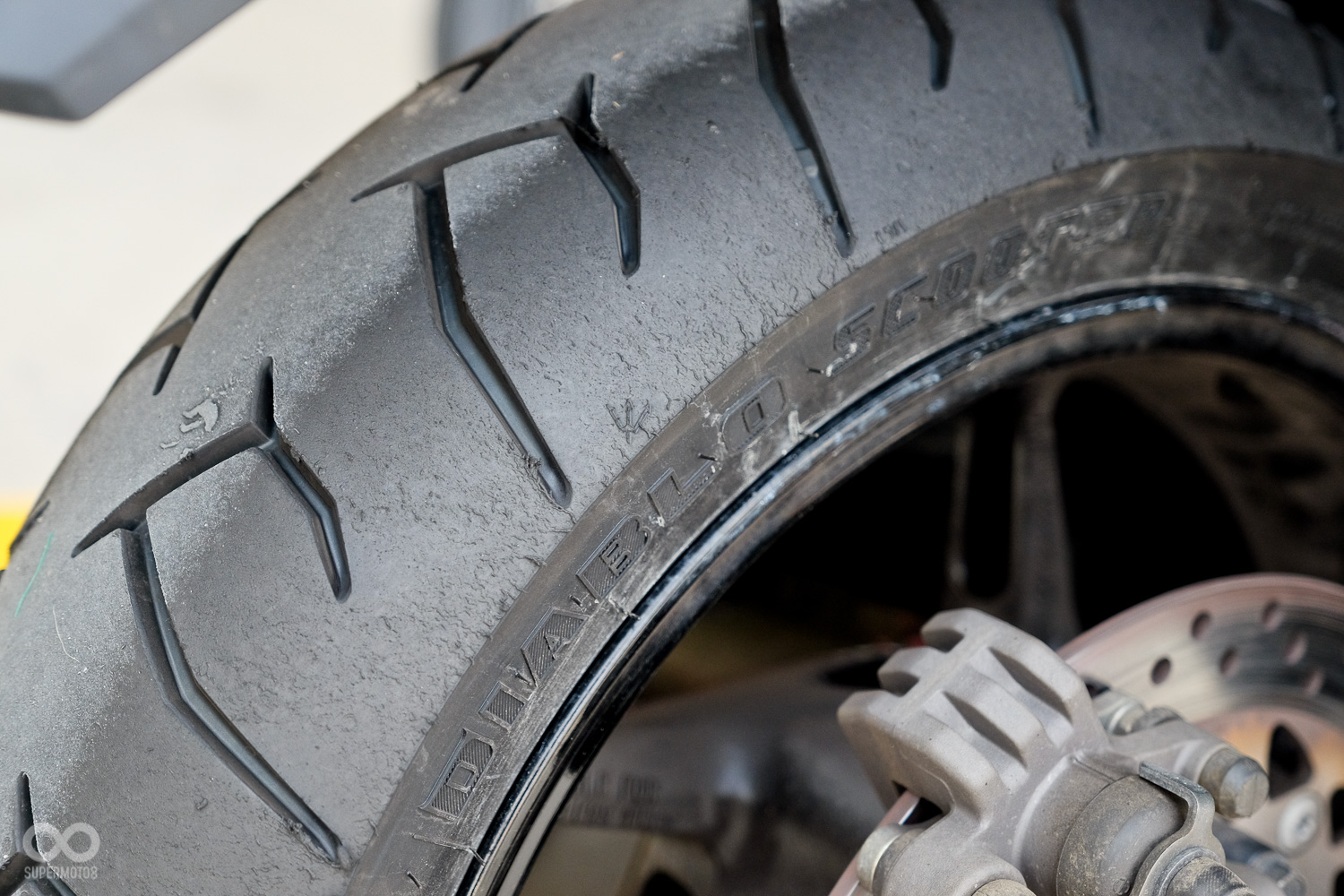 但可惜的是此款DIABLO SCOOTER SC僅針對前後15吋的運動型大羊販售，其他的尺寸暫無對應