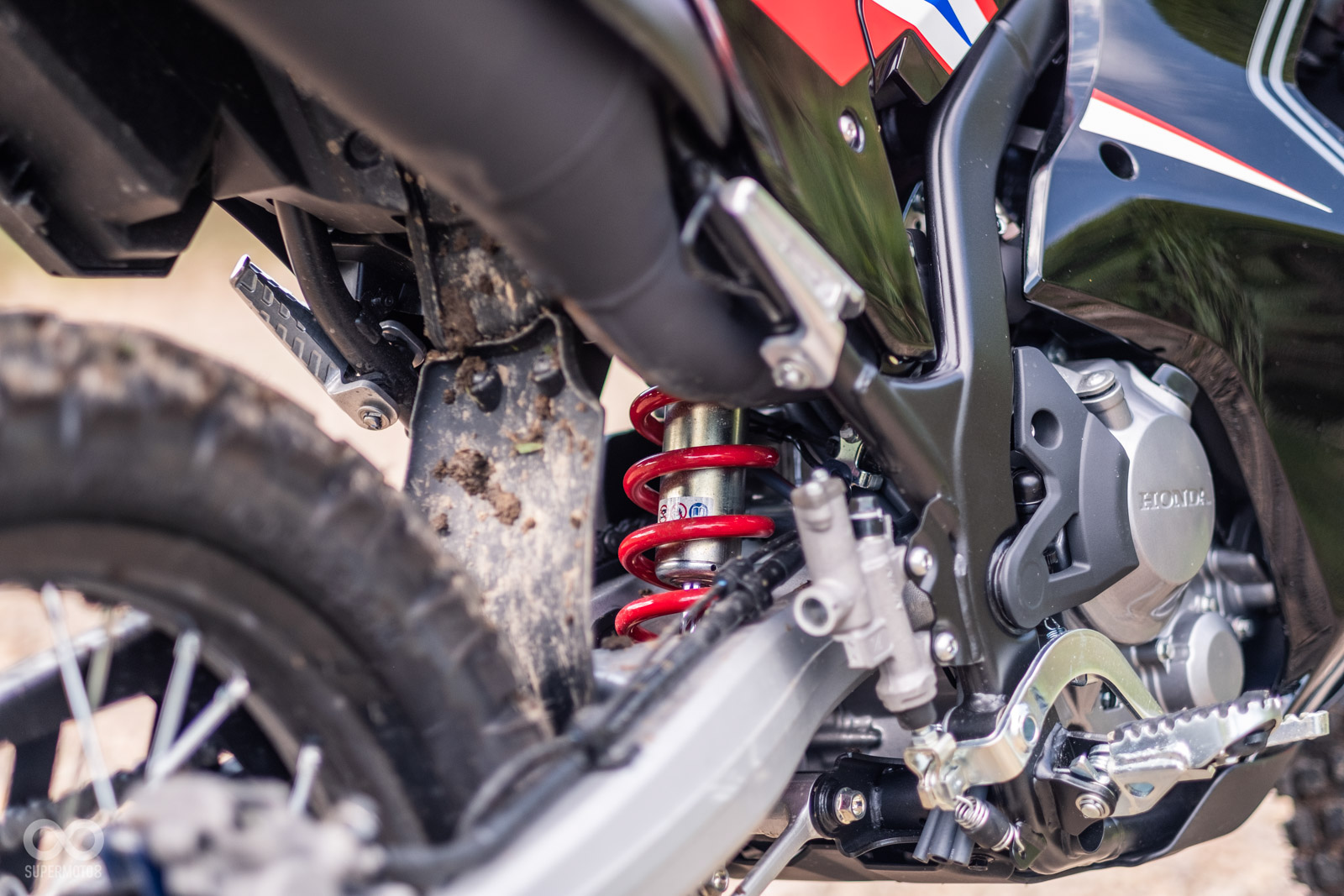 後懸吊採用Pro-Linked多連桿單槍後避震