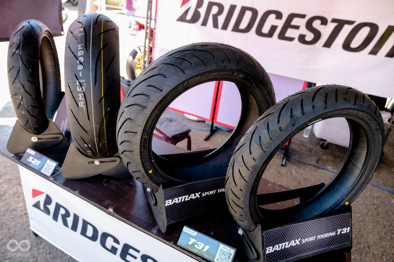 BRIDGESTONE普利司通在現場展出S21街跑胎與T31休旅胎