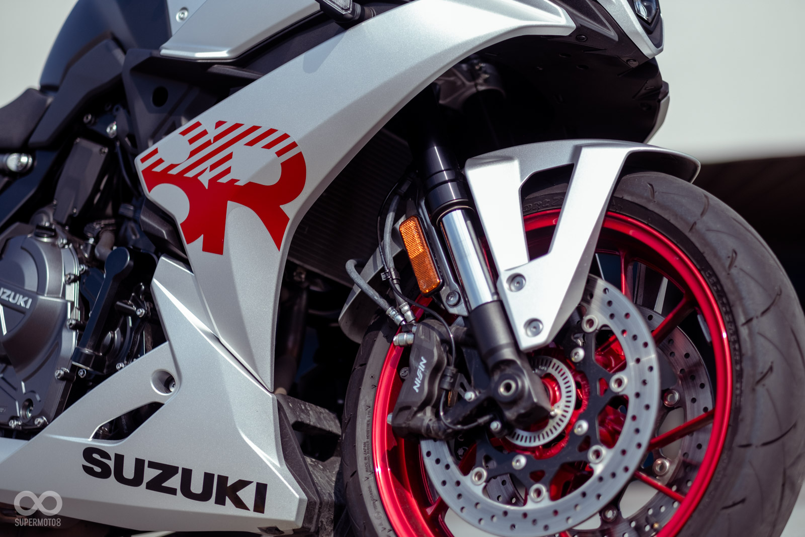 SHOWA倒立式前叉配上四活塞卡鉗、310mm前雙碟