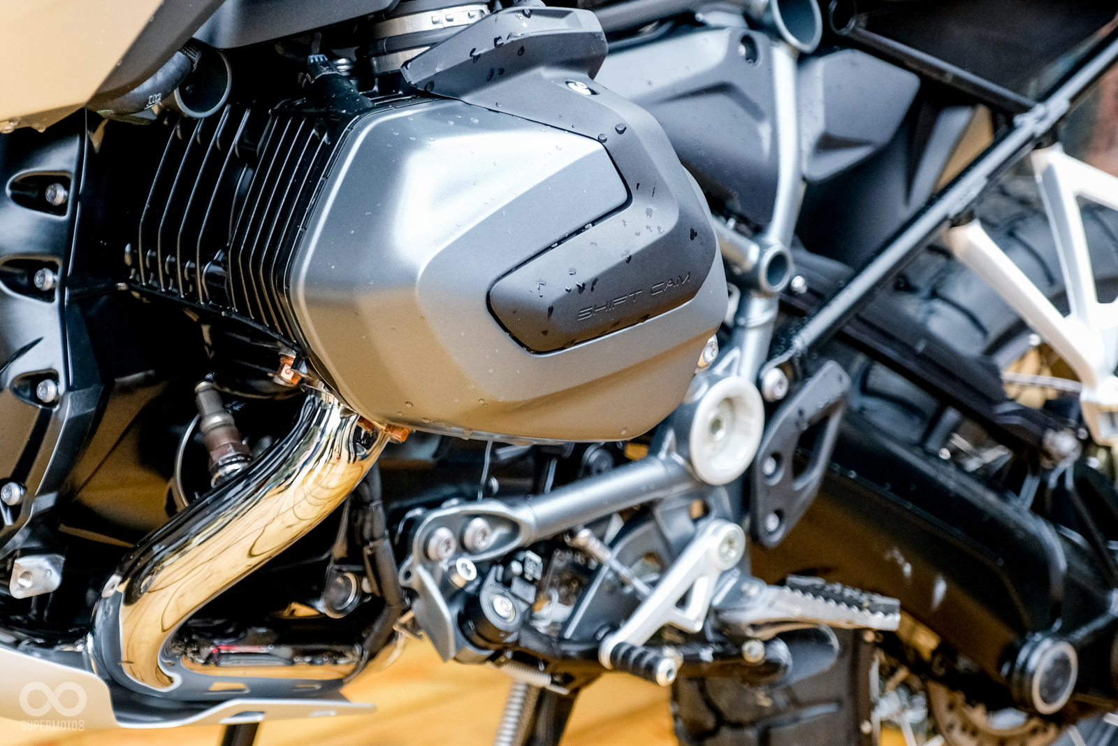 1254c.c.水平對臥引擎導入ShiftCam技術,是這次改款的重點