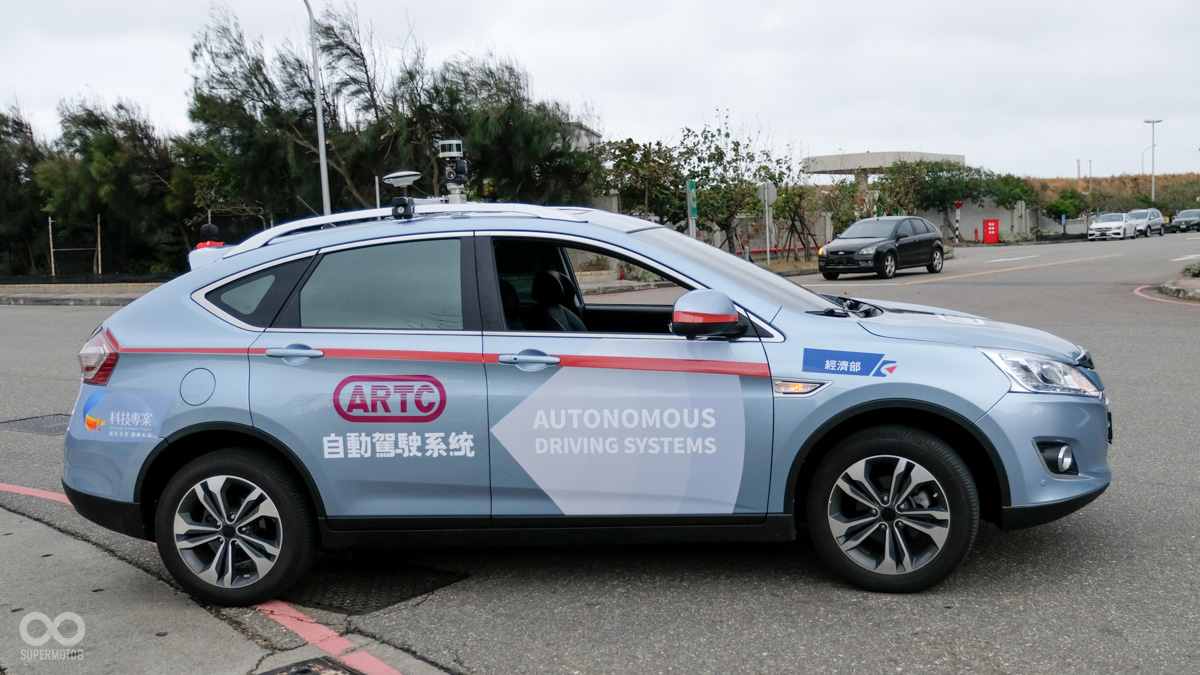 基本上ARTC本次展出的自動駕駛技術已經接近無人車的水準,看著空無一人的汽車朝自己駛來其實有些可怕