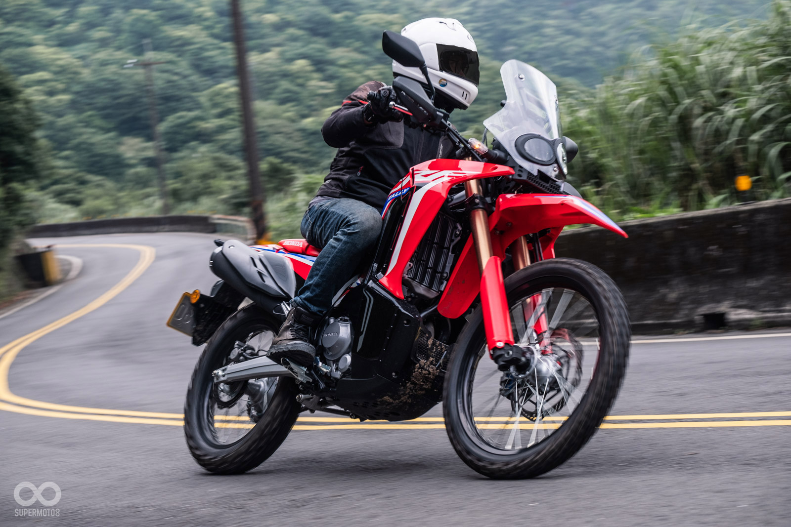 RALLY的整流罩和風鏡對於一般道路騎乘都有很顯著的加分效果