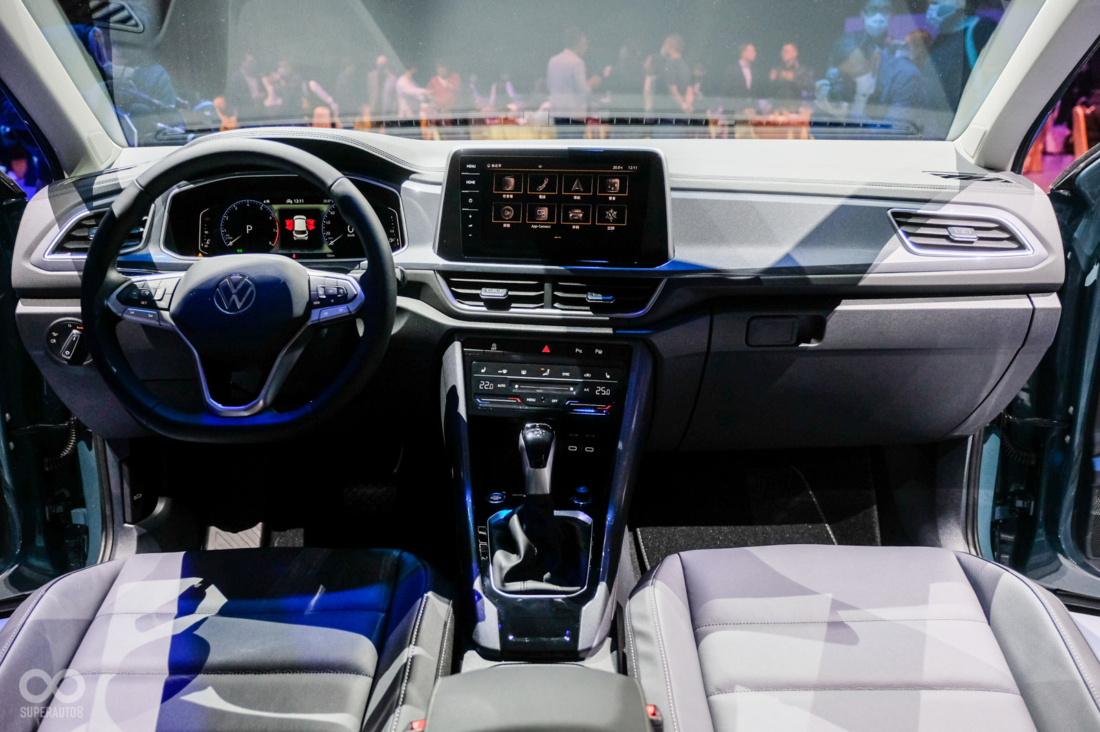 內裝螢幕位置稍有修改