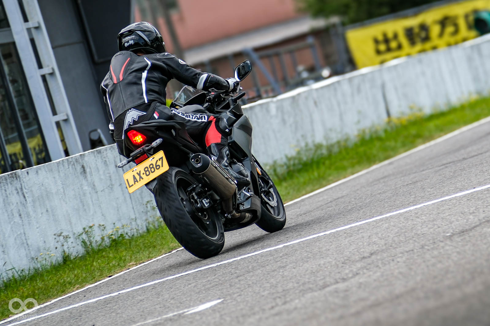 直立式尾燈,比起過往版本更簡潔