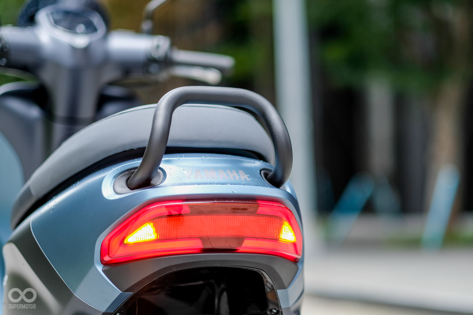 尾燈造型也採用較銳利的造型呈現