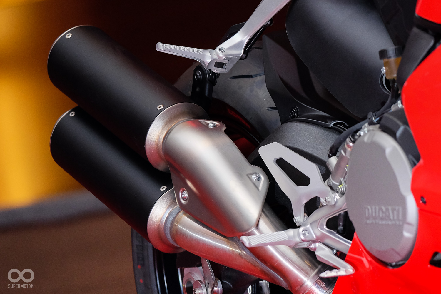 為通過歐盟四期環保法規全新設計的排氣管