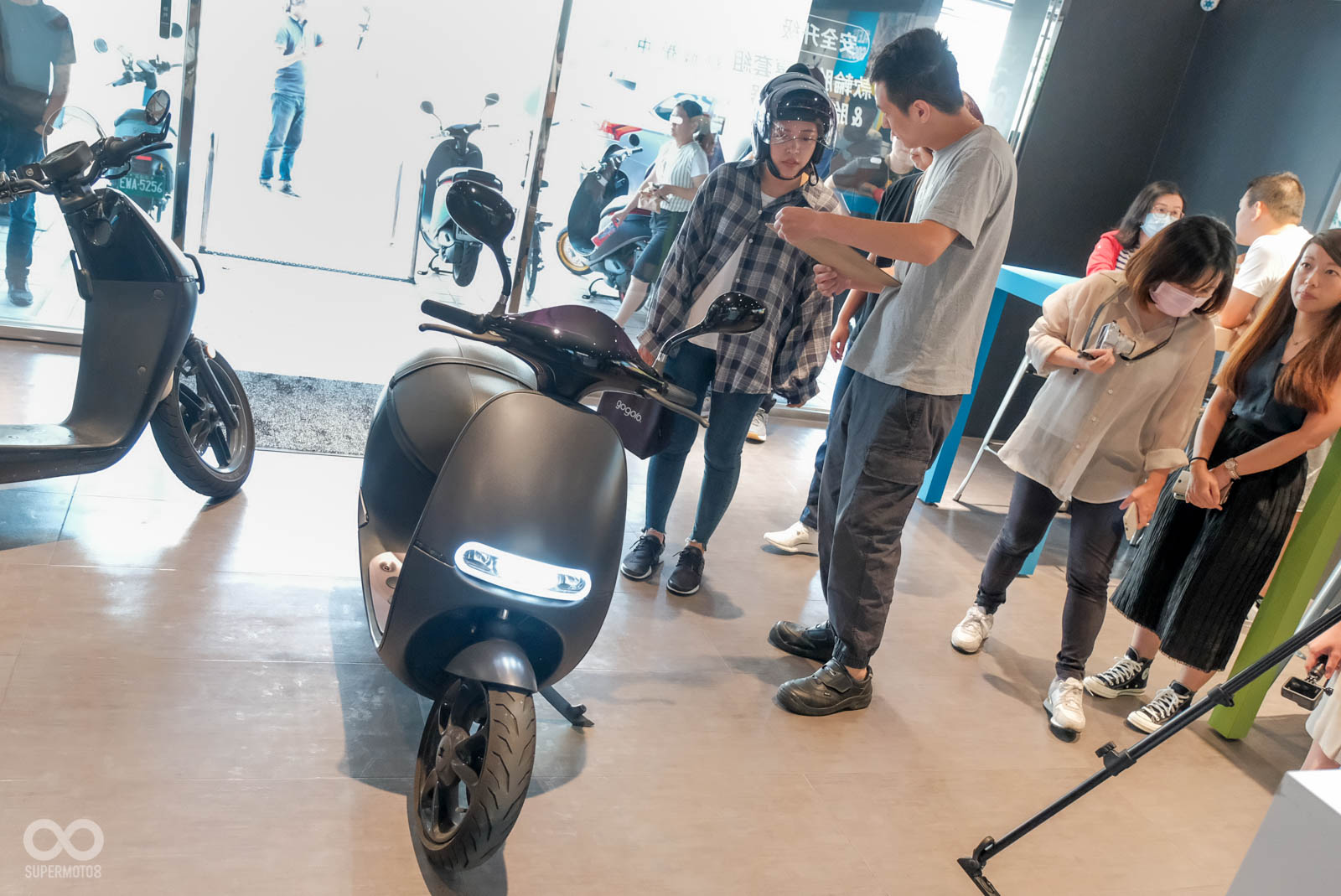 Gogoro維修工程師除了維修實務之外,也會有客戶接待的培訓