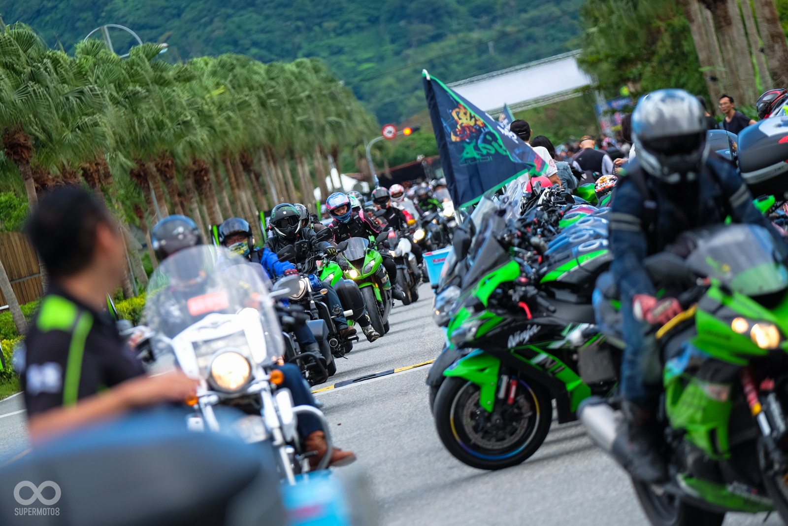 一字排開的川崎車陣，看起來真的是非常壯觀