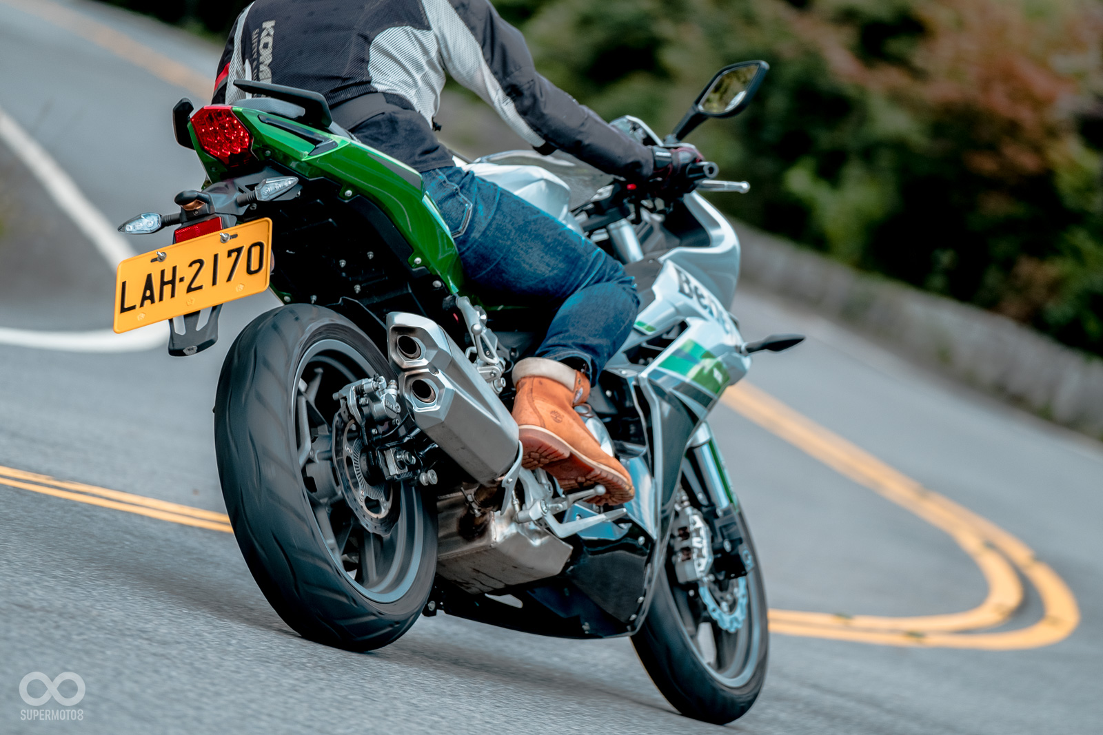 單側雙出的排氣尾段設計，真的是非常的搶眼