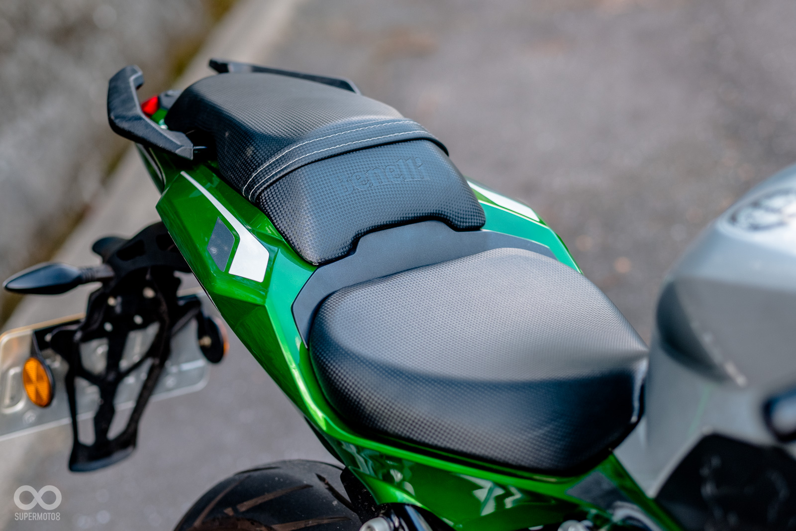 前後座椅墊有著相當大的落差，對於騎士來說有不錯的臀部支撐性