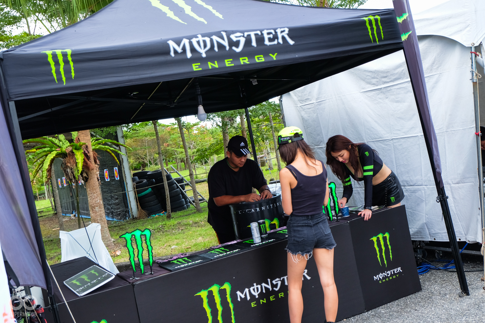 能量飲料Monster更是免費提供Ultra給所有的車友試飲