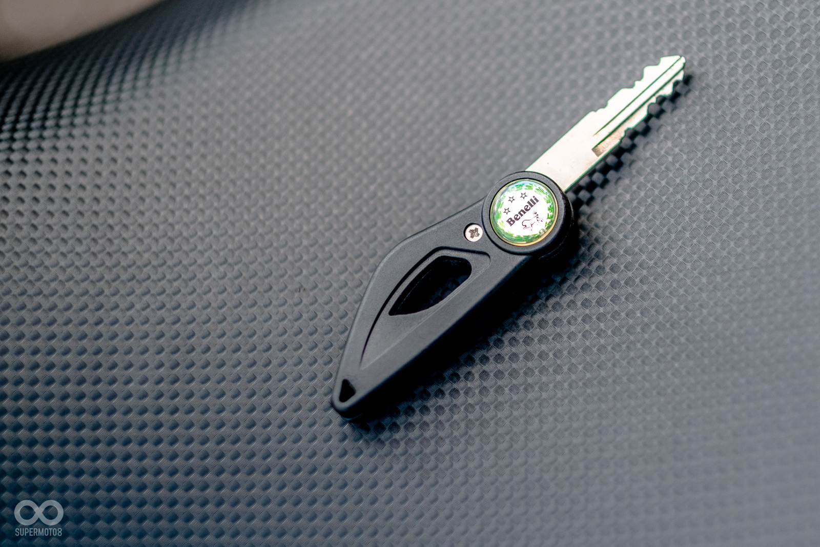 與BENELLI Leoncino相似的瑞士刀造型鑰匙