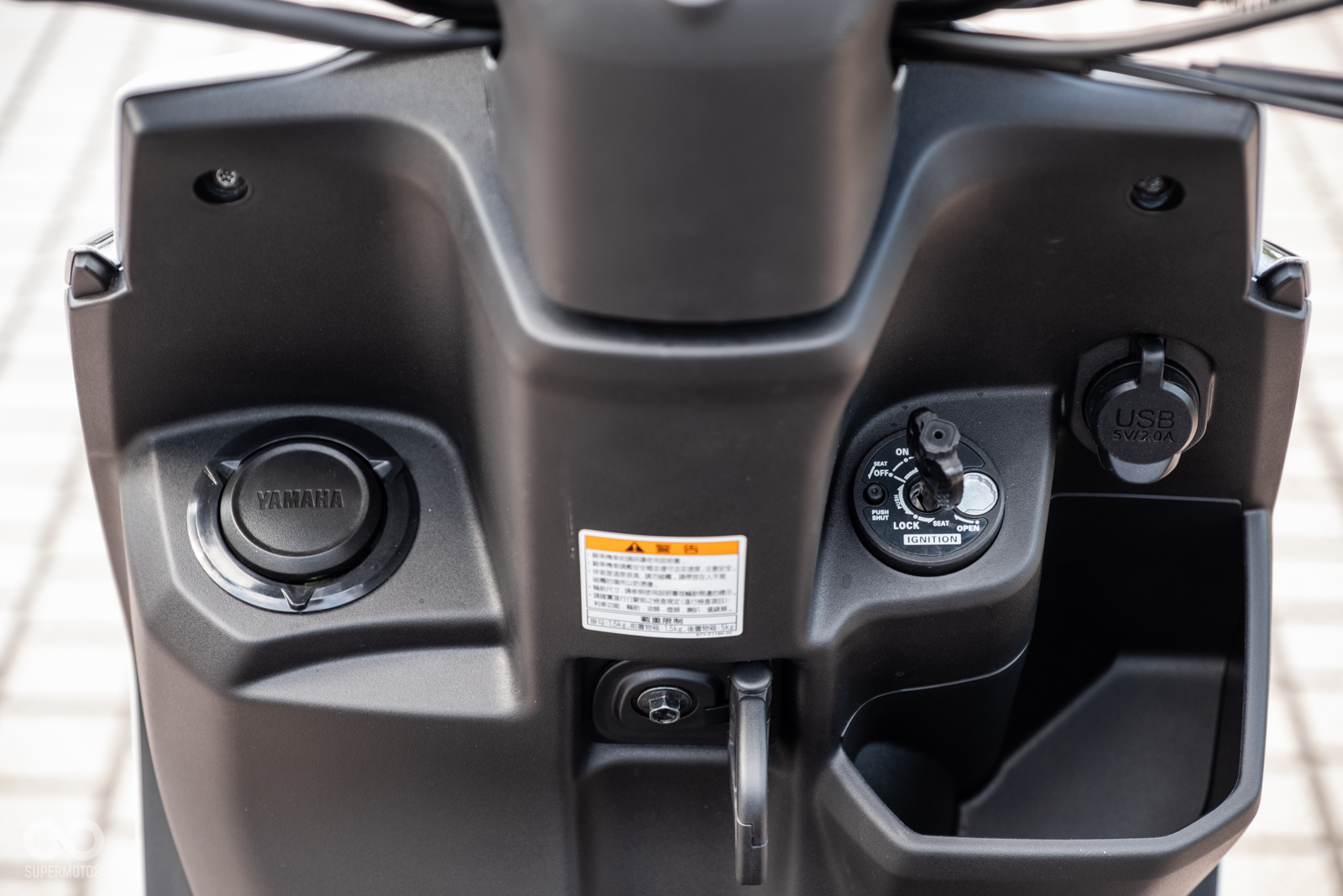 前置物空間獲得改善，前插孔改為USB設定