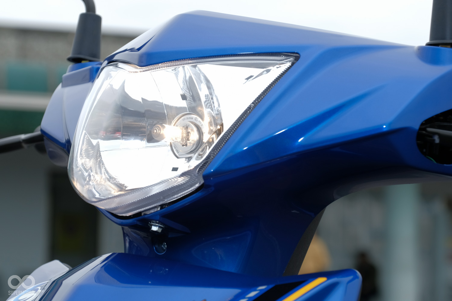 大燈使用汽車上常見的HS1規格