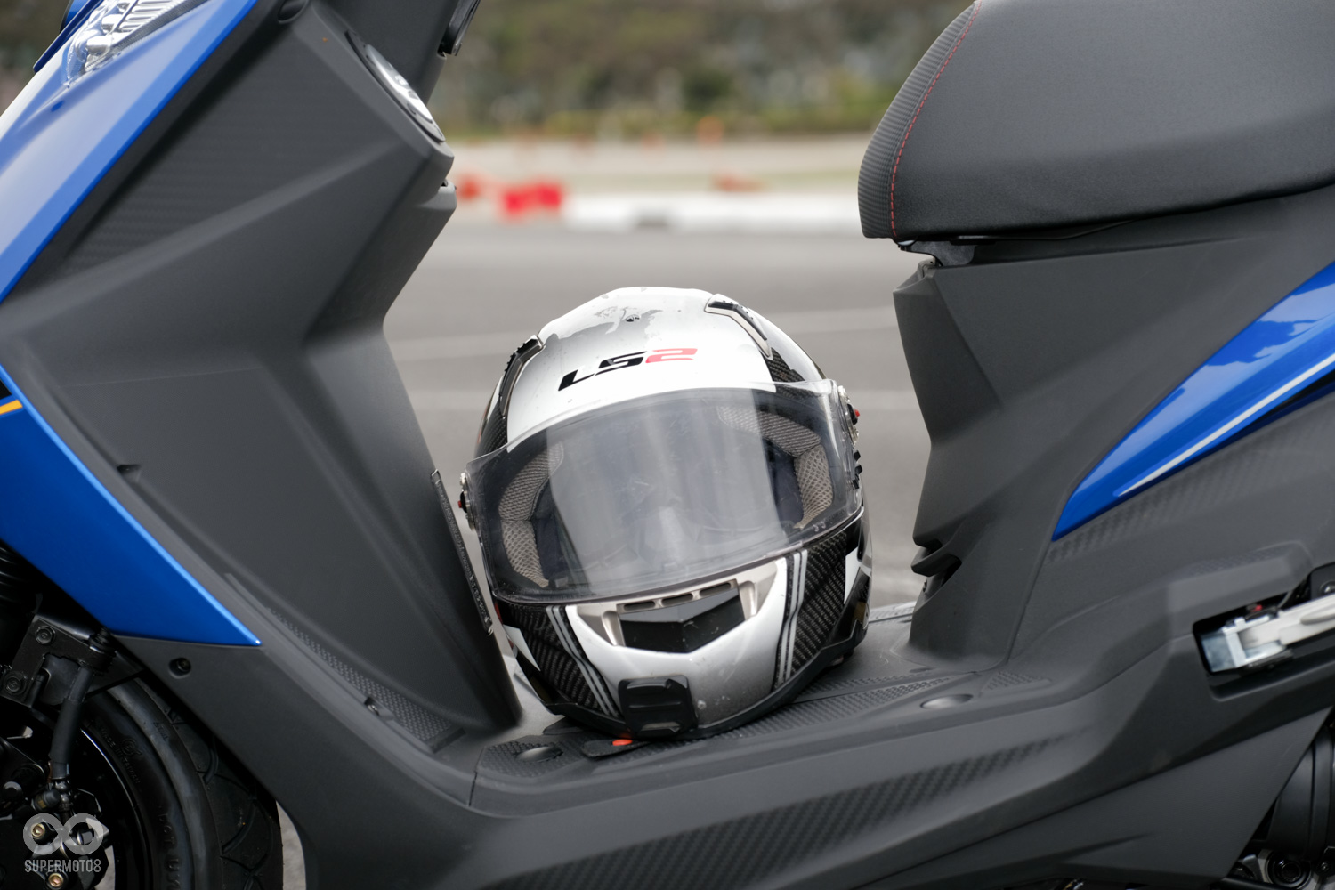 前腳大的空間相當寬敞,除了讓騎士擁有較好的伸展空間,承載的機能性也相當高