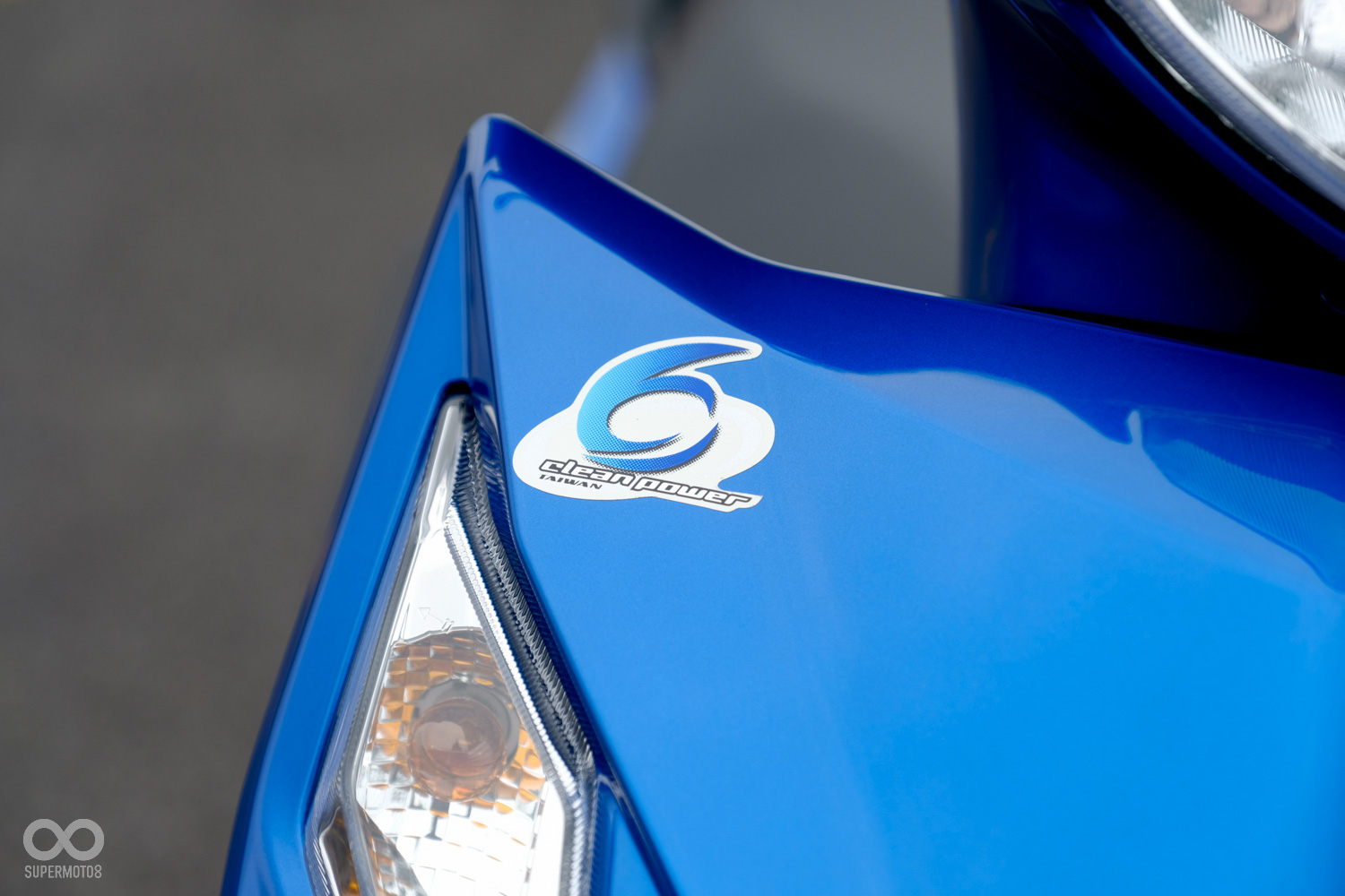 6期Clean Power銘牌,清楚的表明了這台車的動力單元與引擎技術