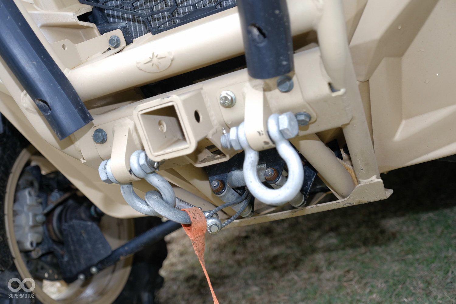 前端的絞盤可以提供680kg的拖曳力,除了救援還能自救