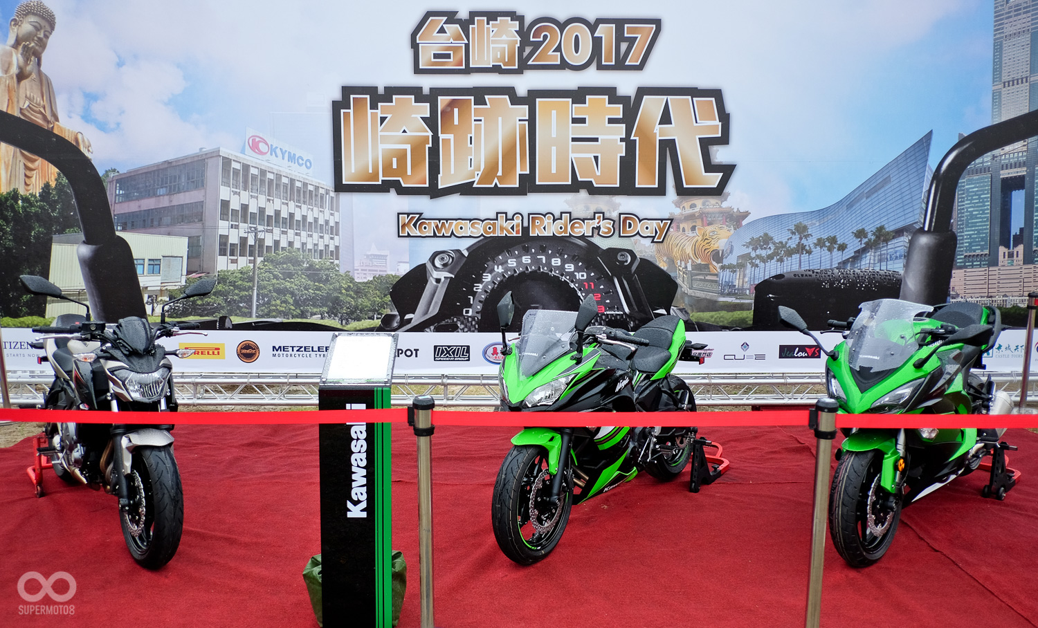 現場展示 左Z650、中NINJA 650、右NINJA 1000（Z1000SX）三輛2017年新車