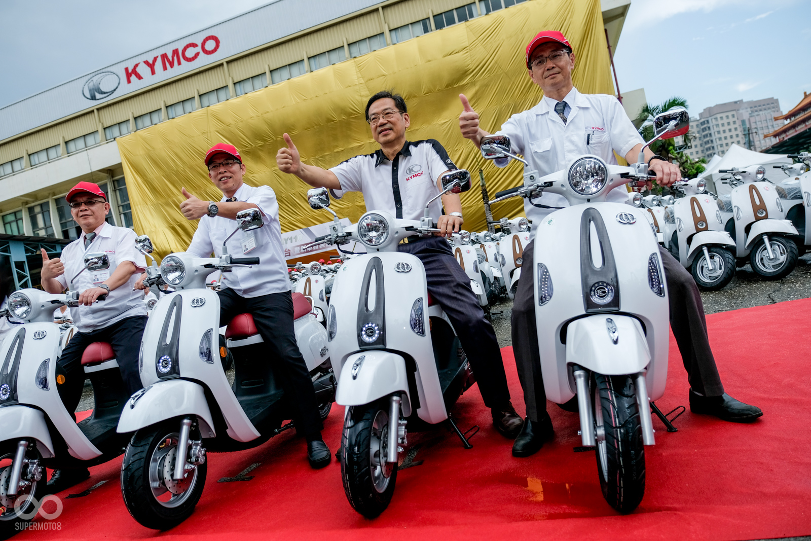 光陽執行長柯俊斌親自主持這場慶祝活動