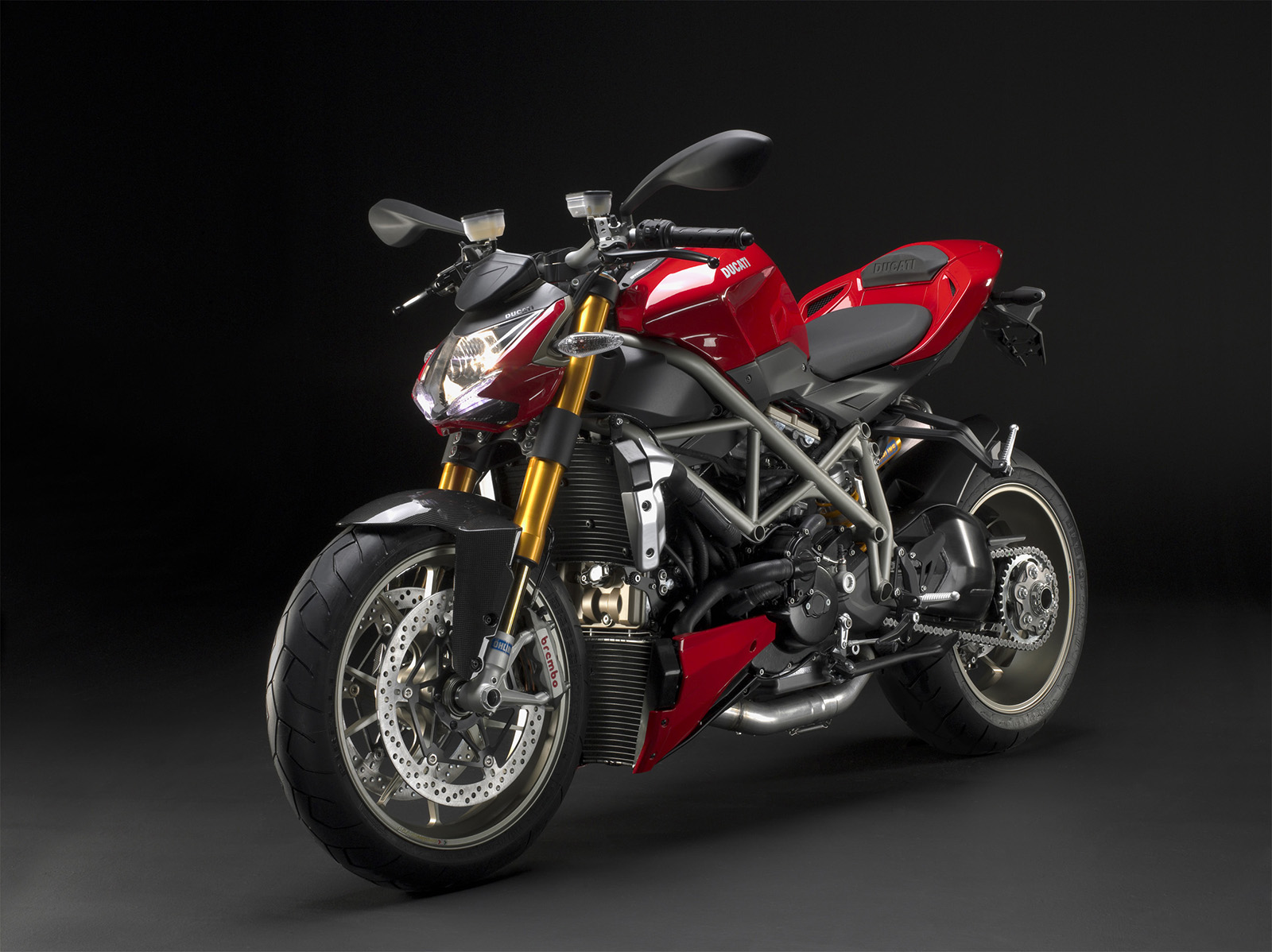 消失許久的DUCATI Streetfighter有機會在2019年底回到市場,而且有V4
