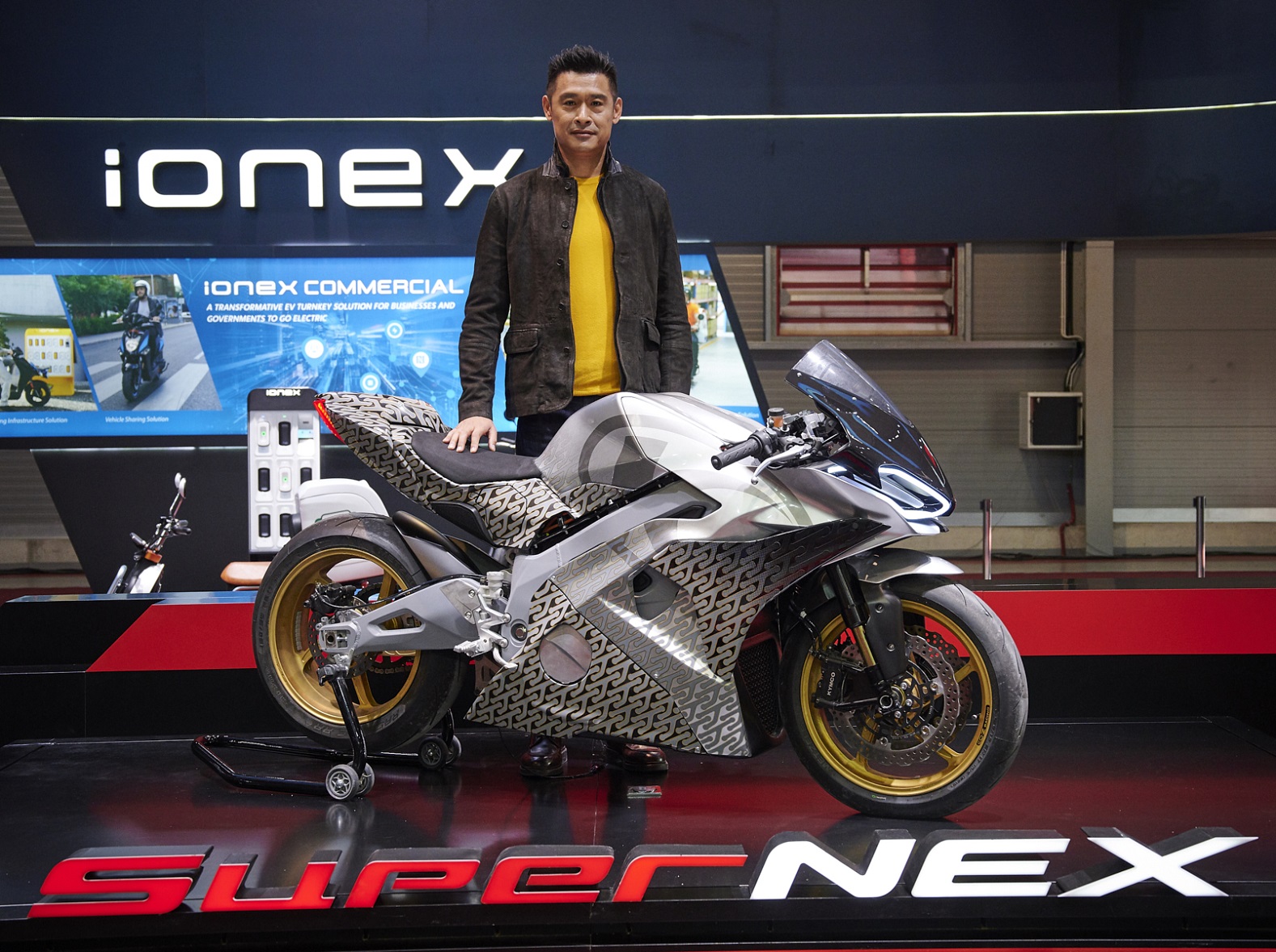 去年驚豔米蘭車展、被外媒評選為5大好車之一的電動重機超跑SuperNEX，今首曝最新研發進度，由光陽…NEX五大設計理念將打造人車一體的極限性能，讓全球熱血騎士心中最理想的未來重機超跑夢想成真